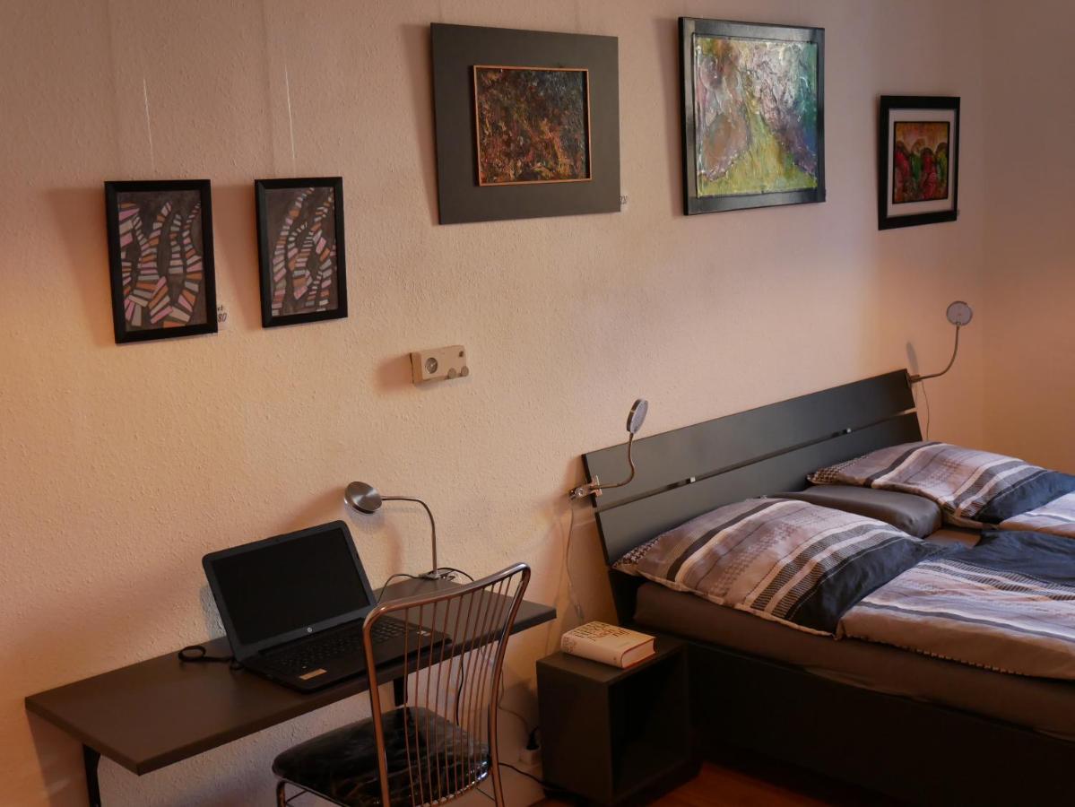 Ferienwohnungen In Der Kunstgalerie Charlie Und Jenny Chemnitz Buitenkant foto